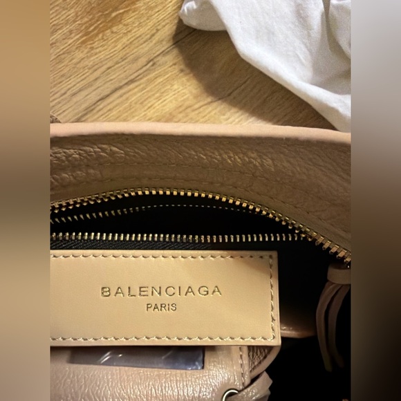 Balenciaga Small City beige Shoulder Bag! Like new with some stickers on! - Picture 8 of 8